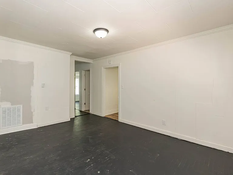 930 Elm St — Photo 17