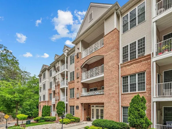 8206 Sanctuary Blvd, Riverdale, NJ 07457