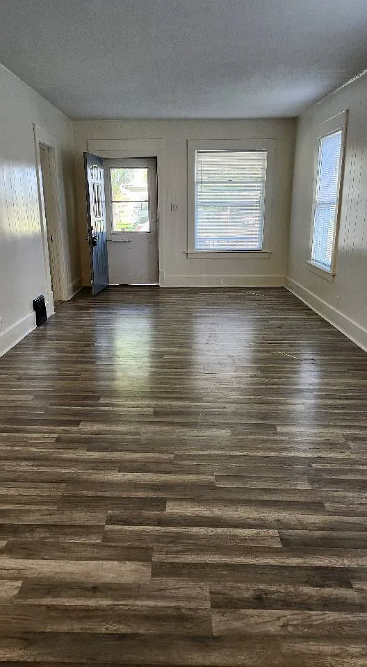 3 bed, 1152 sqft, $1,300 — Photo 2