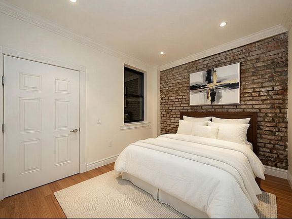 3rd image of 340 E 61st St APT 1B