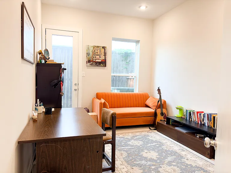 618 Thornton Oaks Ln — Photo 11