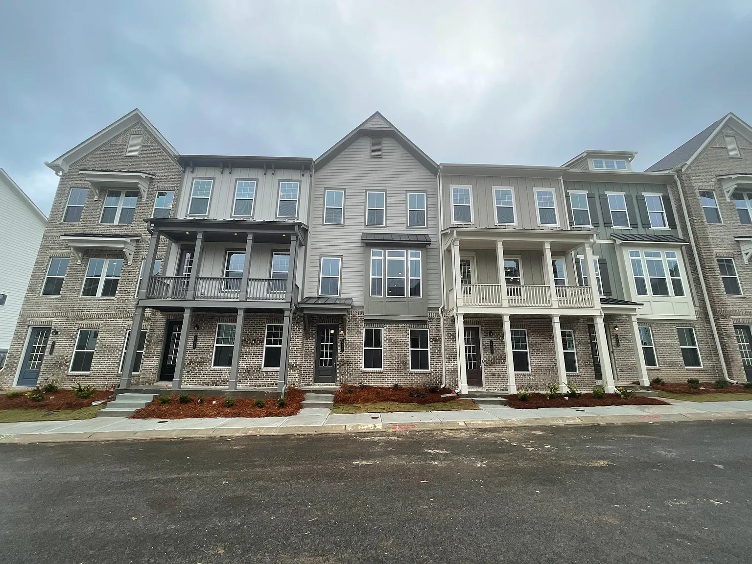 3 bed, 2537 sqft, $3,500 — Photo 1