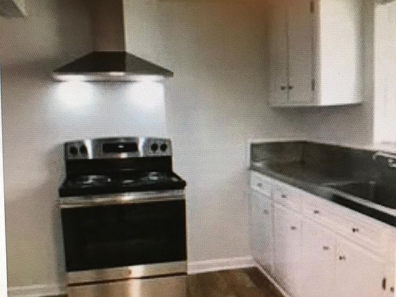 4th image of 2142 Des Jardines St Front 1