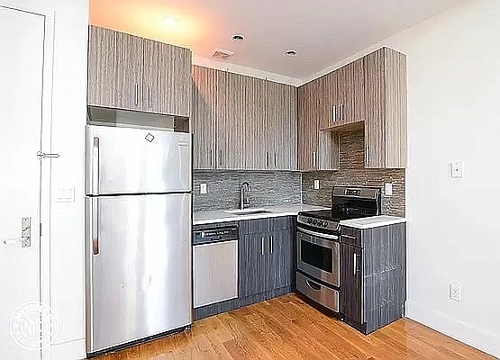 2nd image of 871 Bergen St APT 2A