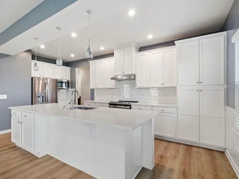 6075 Ives Ave — Photo 2