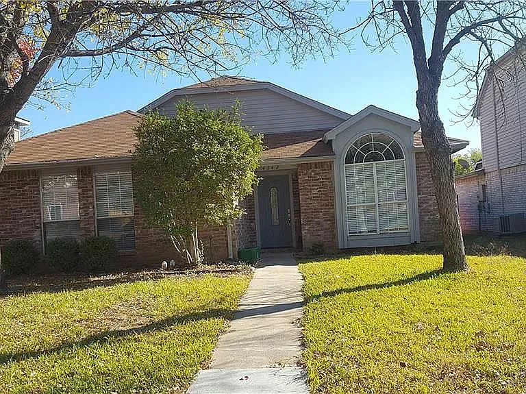4342 Walsh Ln — Photo 2