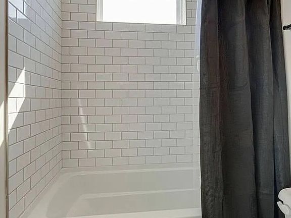 3rd image of 5623 Lenox Ave
