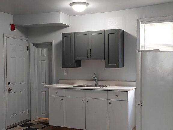3rd image of 3054 Richmond St #4