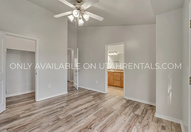 279 E Ailee Ln — Photo 9
