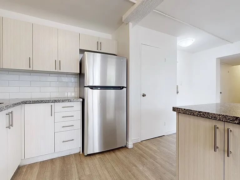 221 Melvin Ave — Photo 7