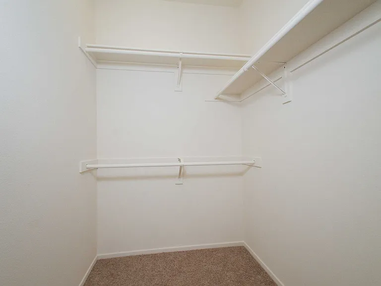 Avila Apartment Homes — Photo 36