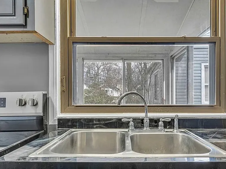 204 Grove Ave — Photo 9