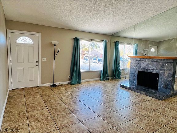 3rd image of 3557 Willow Springs Dr