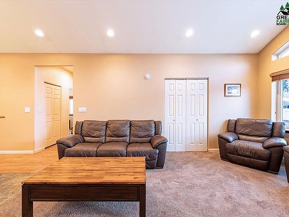 5th image of 1706 Carr Ave