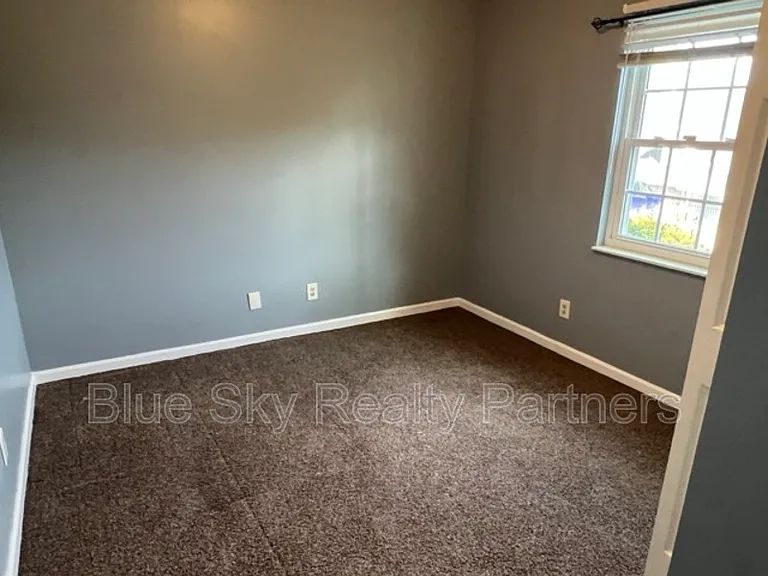 2119 Silverbrook Dr — Photo 10