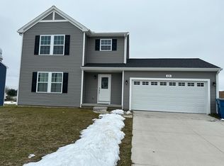 426 Oak View Dr, Middleville, MI 49333