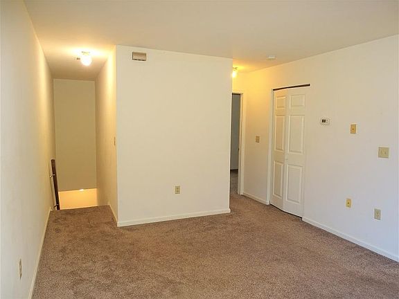 5th image of 56 Hilldale Dr