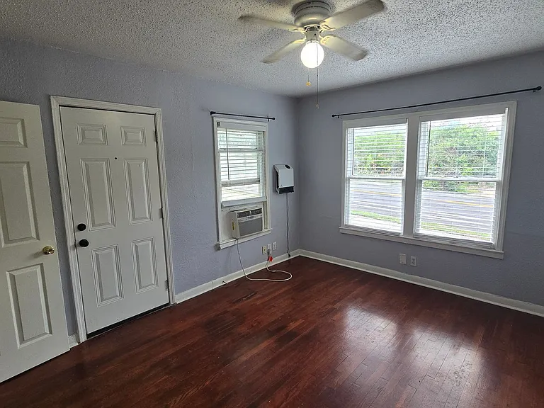504 Elmhurst Ave #3 — Photo 9
