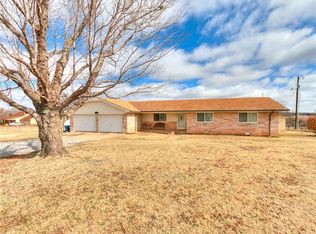 408 S Cemetery Rd, Tuttle, OK 73089
