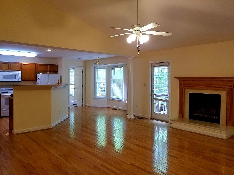 Open space format kitchen & TV room
