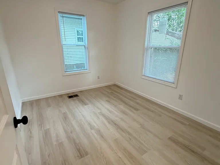601 E Gum St #A — Photo 2