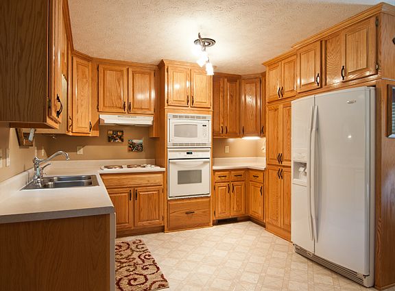 Floor 2 ceiling cabinets!