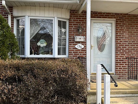 3rd image of 136 Henderson Ave