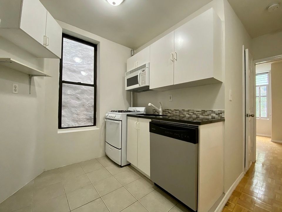 2nd image of 138 W 133rd St #B4