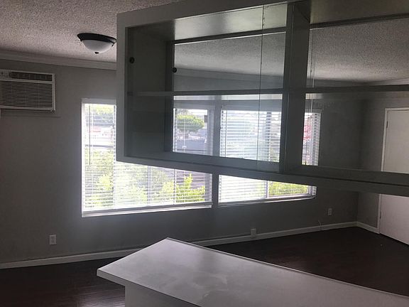 4th image of 802 W Knoll Dr APT 208