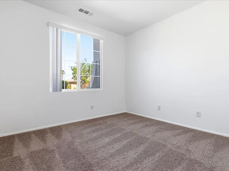 37771 Guildford St — Photo 27