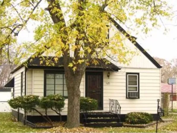 135 E 148th St, Harvey, IL 60426