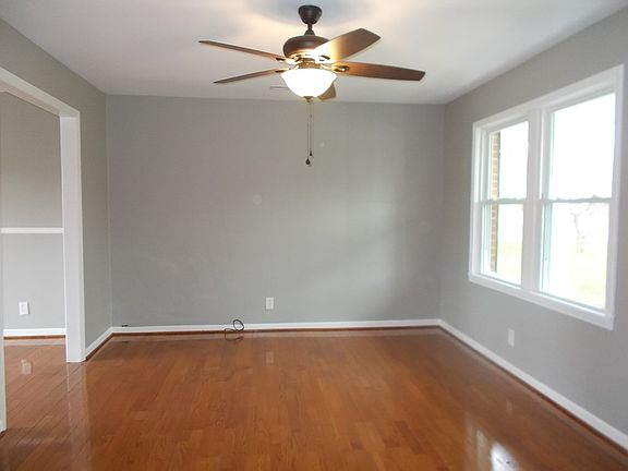 2nd image of 1013 Canterbury Ln