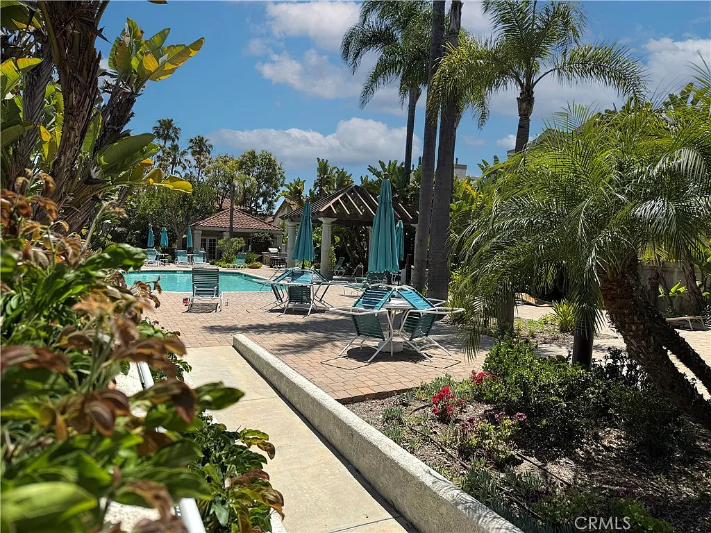 2 bed, 1038 sqft, $3,750 — Photo 4