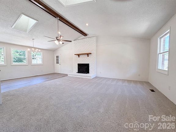 3rd image of 4395 Meadow Ln