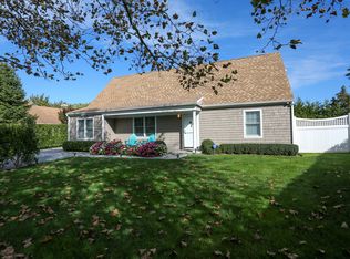 6 Meadowgrass Ln, Southampton, NY 11968