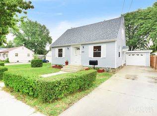 628 Gates St, Aurora, IL 60505