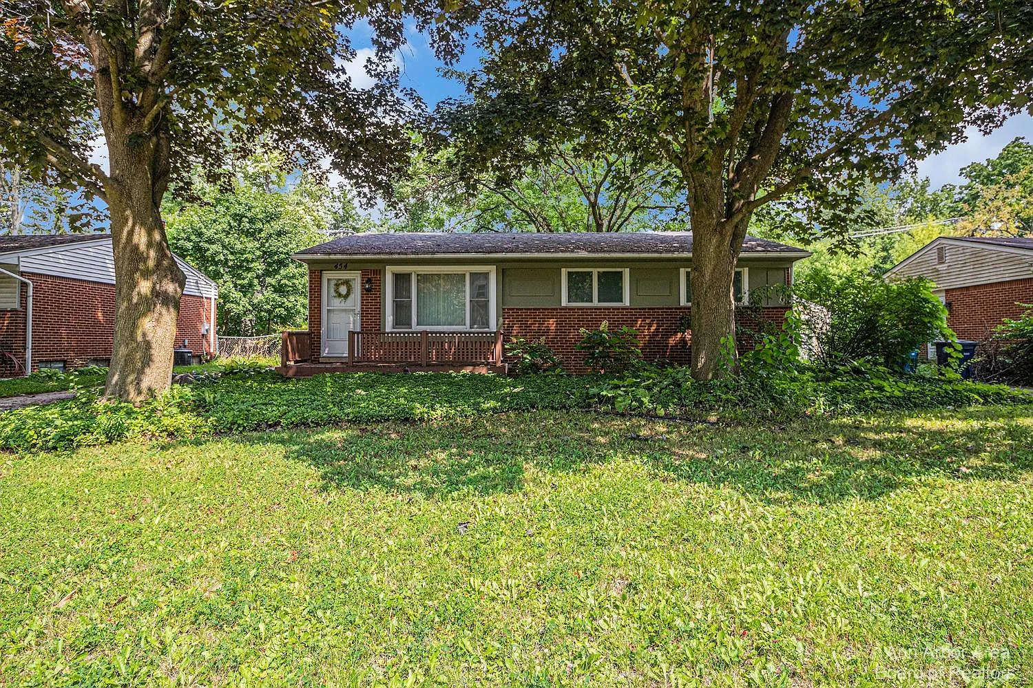 454 Evergreen Dr photo 1