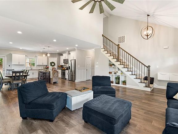 3rd image of 1205 Meadowgate Ln