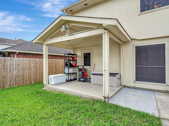 3rd image of 4235 Park Ridge Dr