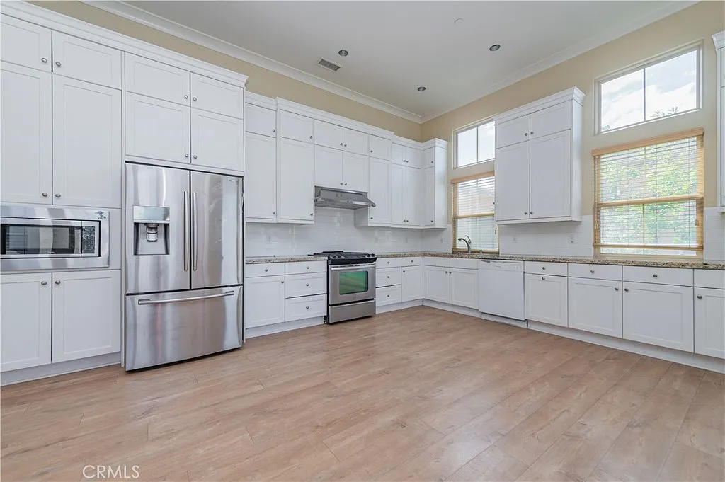 2 bed, 1378 sqft, $4,000 — Photo 4