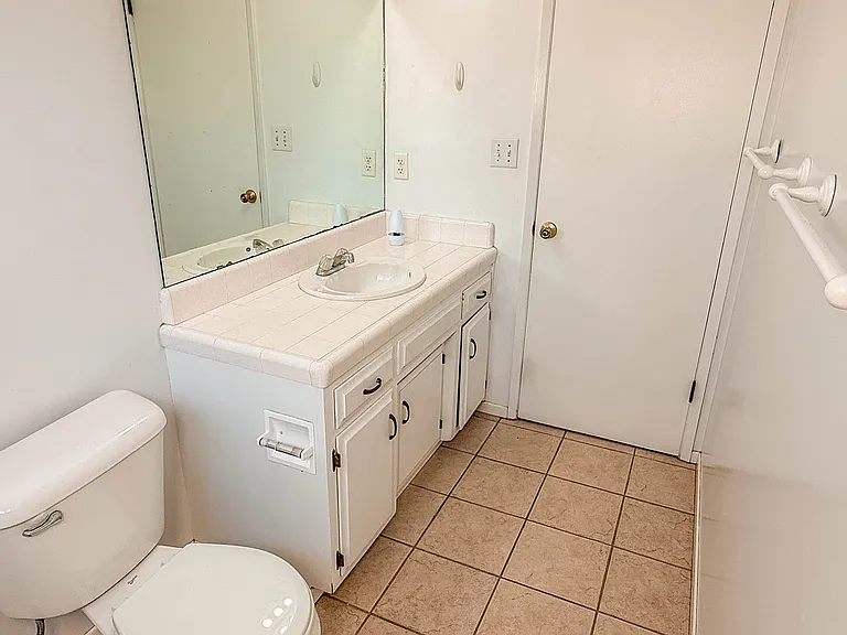 2446 Hasti Acres Dr — Photo 10