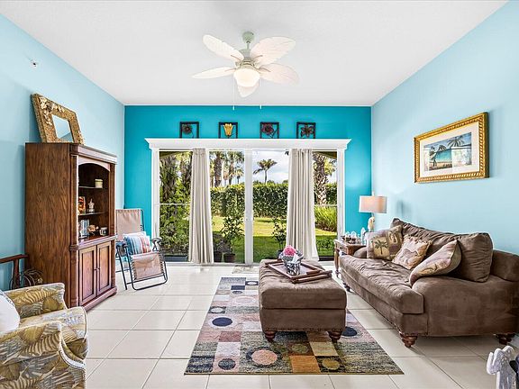 3rd image of 36 HARBOUR ISLE Drive W #104