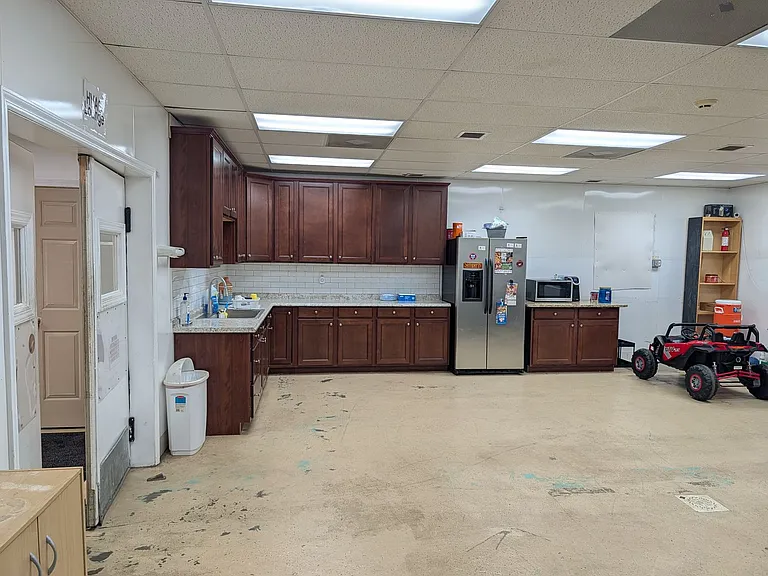1500 Wilson Ave — Photo 18
