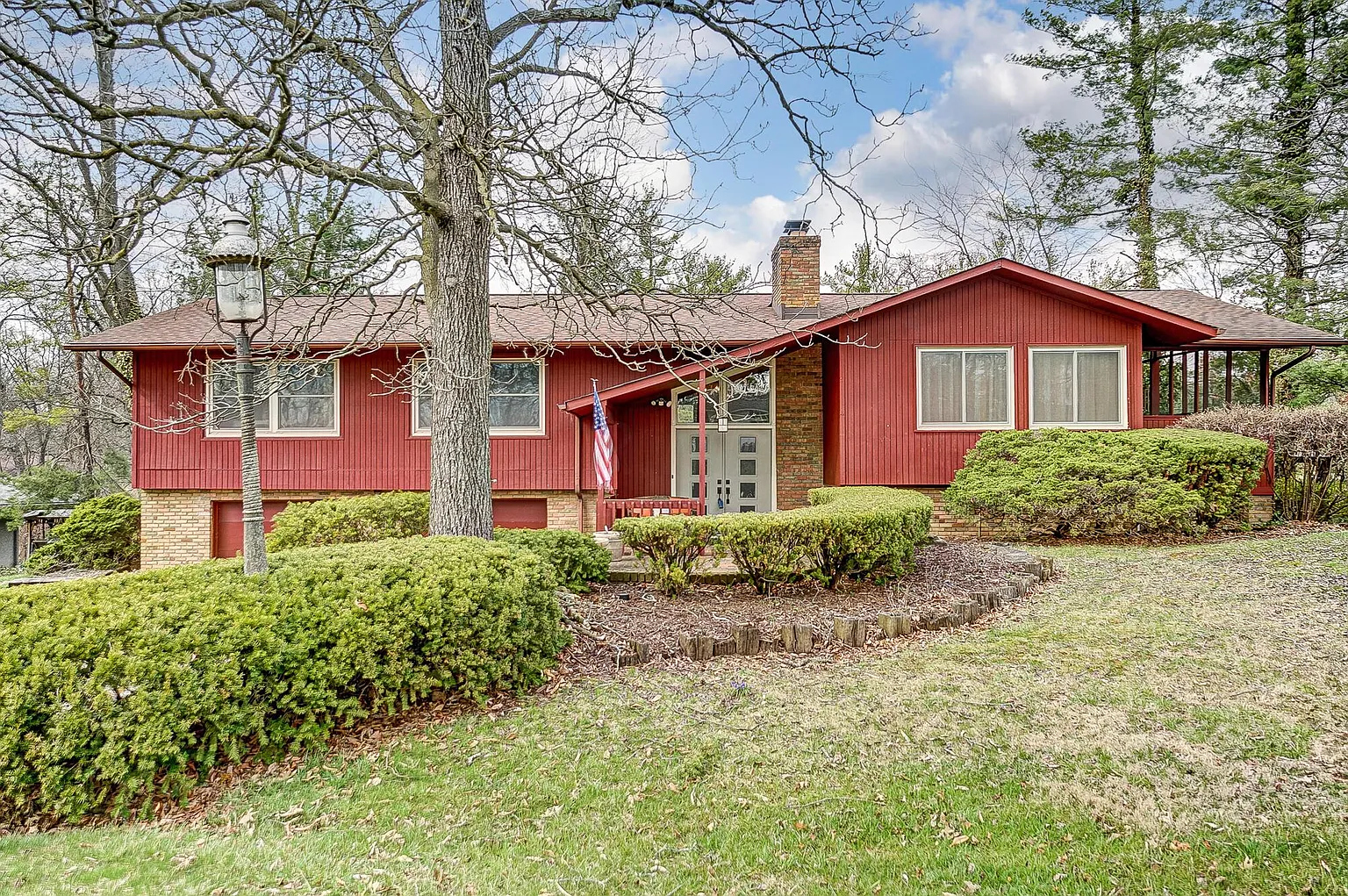 5944 Whitman Rd photo 1