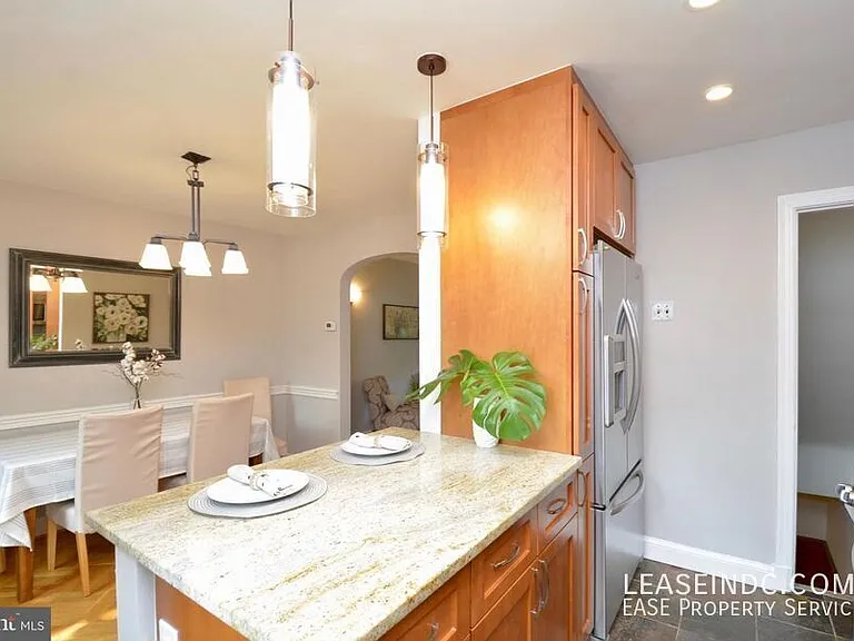 704 Devon Pl — Photo 12