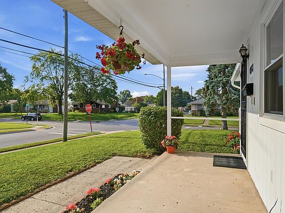 5th image of 4118 Etna St