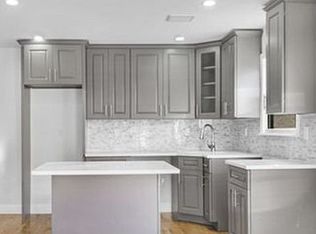 1046 E 215th St, Bronx, NY 10469