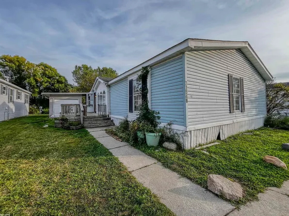 21548 Clochette Dr, Macomb, MI 48044