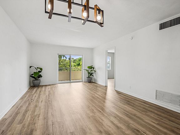 2nd image of 900 NE 18th Avenue #208