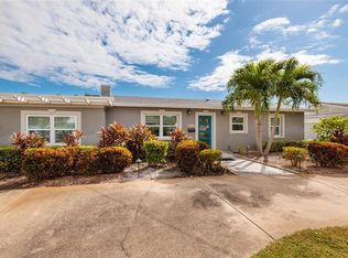 9101 Sun Isle Dr NE, Saint Petersburg, FL 33702